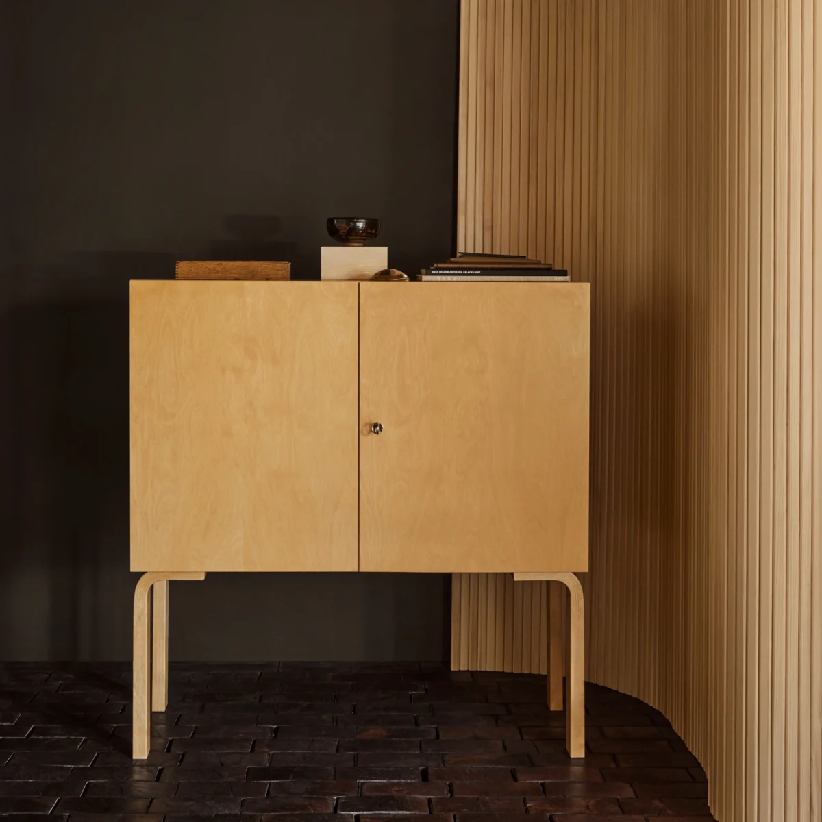Artek | Capinet 250 – Tannum